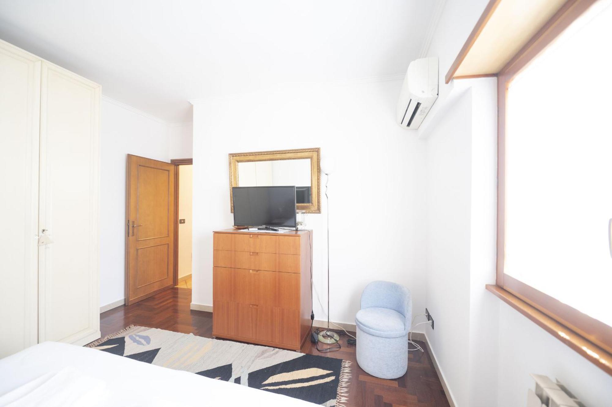 Luminous 2br Family In Residential Area