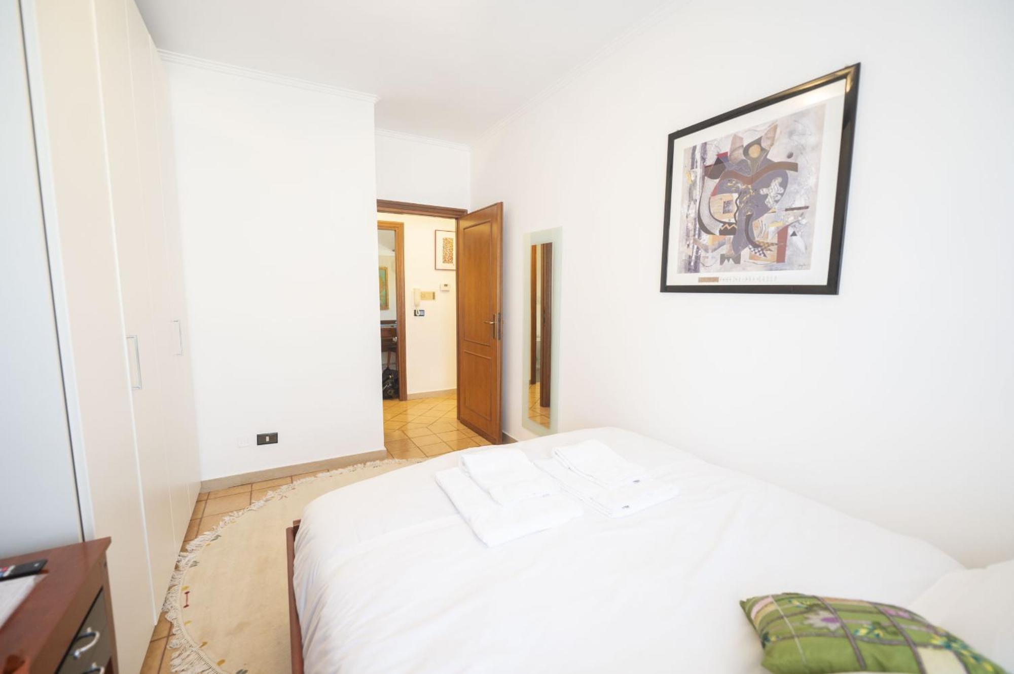 Luminous 2br Family In Residential Area Apartment