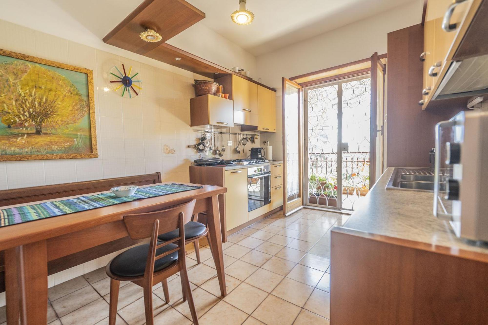 Luminous 2br Family In Residential Area Rom